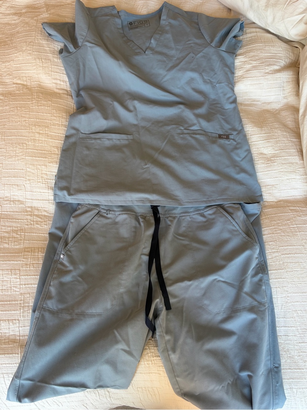 FIGS Women’s Light Blue Scrub Set